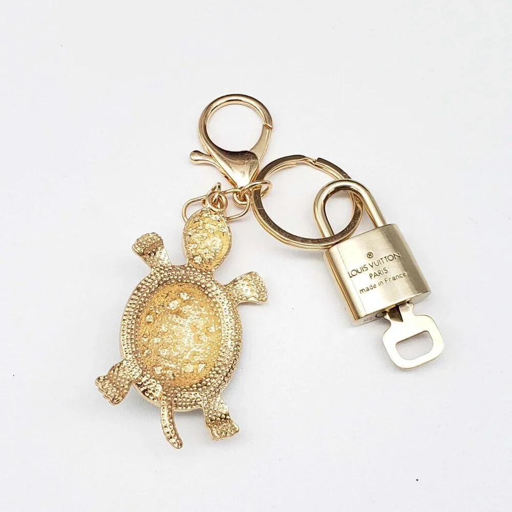 LV Authentic Gold Padlock 🔒 Key Set w/ Unbranded Turtle Keychain Charm